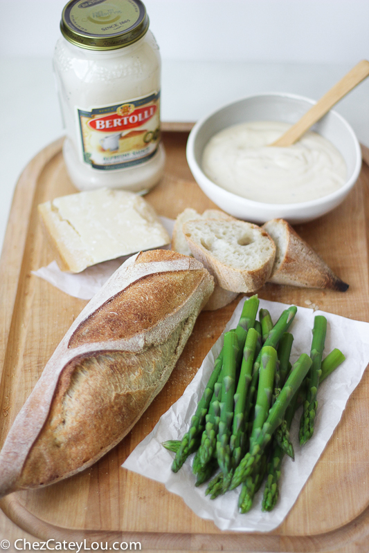 Asparagus Alfredo Crostini | ChezCateyLou.com