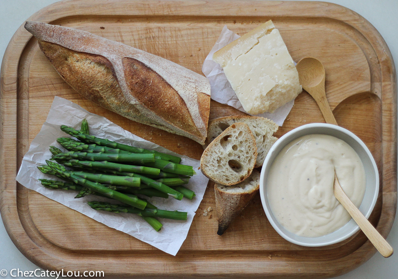 Asparagus Alfredo Crostini | ChezCateyLou.com