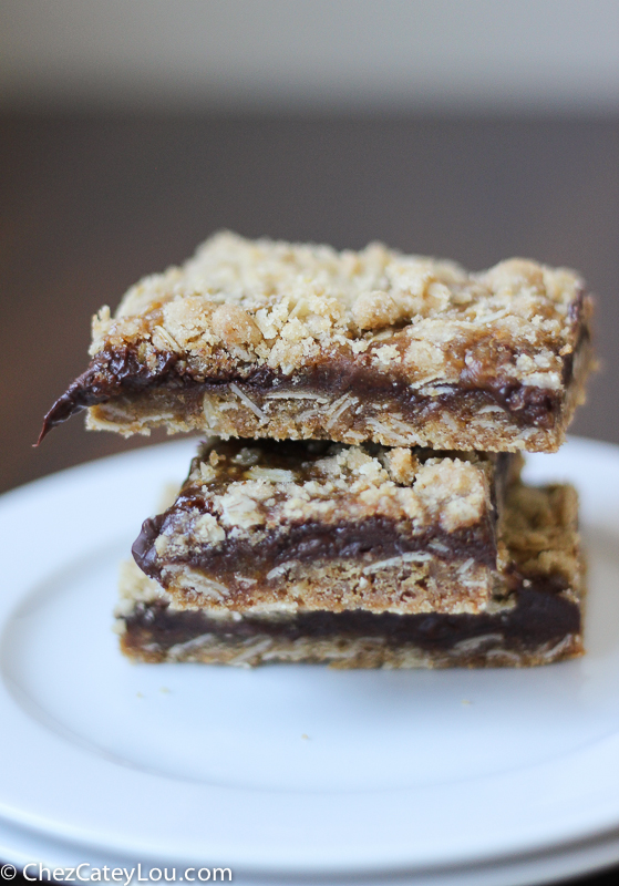 Chocolate Caramel Oatmeal Bars | ChezCateyLou.com