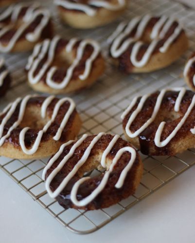 Cinnamon Roll Donuts | ChezCateyLou.com