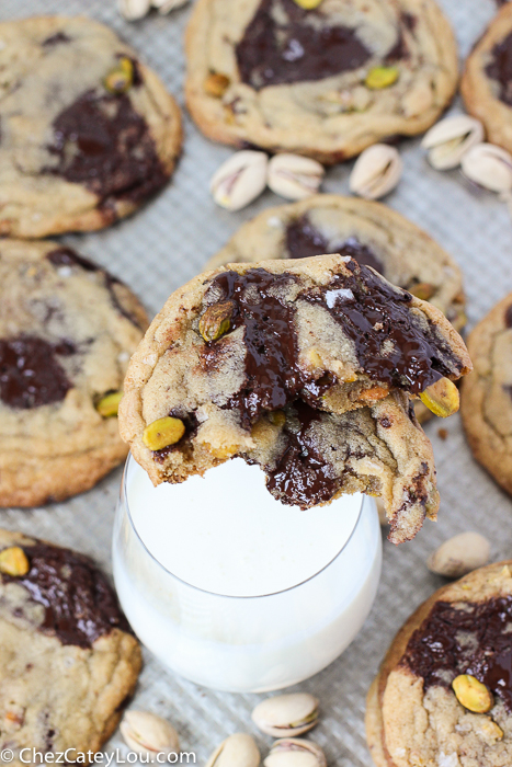 Pistachio Dark Chocolate Chunk Cookies | ChezCateyLou.com