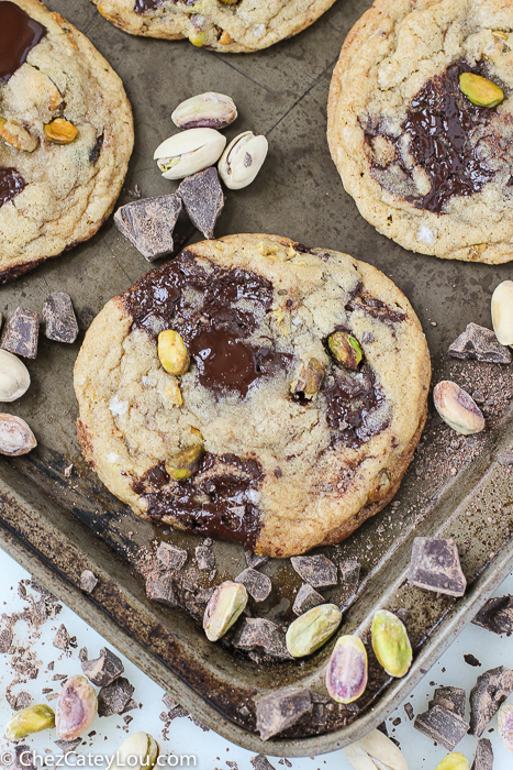 Pistachio Dark Chocolate Chunk Cookies | ChezCateyLou.com