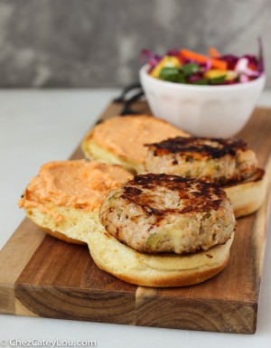 Buffalo Chicken Cheeseburgers - Chez CateyLou