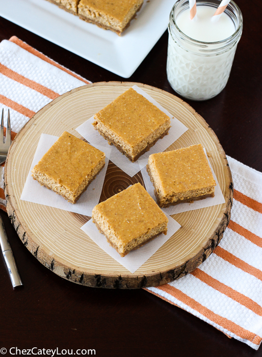 Pumpkin Cheesecake Bars with a Golden Oreo Crust | ChezCateyLou.com