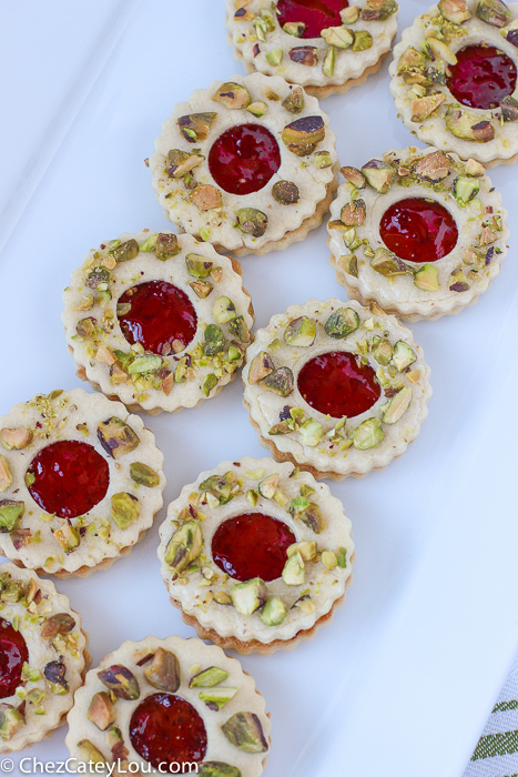 Pistachio Wreath Cookies - festive Linzer cookies decorated to look like a Christmas wreath! | ChezCateyLou.com