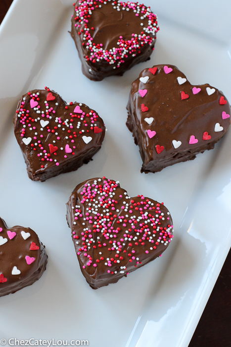 Chocolate Peanut Butter Heart Cakes | ChezCateyLou.com